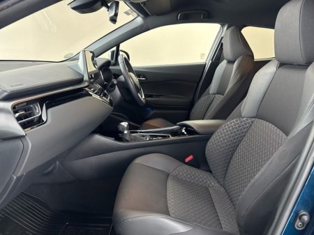 2023 Toyota C-HR HYBRID SPORT €31,450 thumbnail