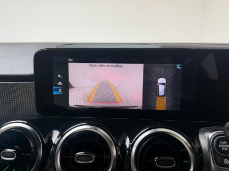 2023 Mercedes-Benz GLB GLB 200 €39,990 thumbnail