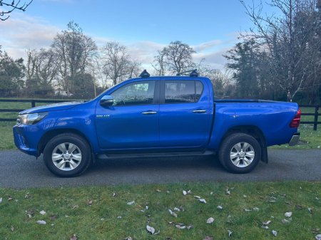 2017 Toyota Hilux - thumbnail 8