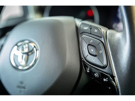 2023 Toyota C-HR SOL HYBRID €26,899 thumbnail