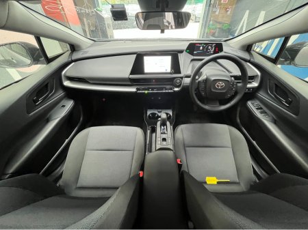 2025 Toyota Prius - thumbnail 13