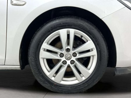 2017 Vauxhall Astra - thumbnail 19