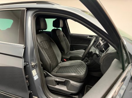 2023 Volkswagen Tiguan R-LINE TSI DSG €31,990 thumbnail