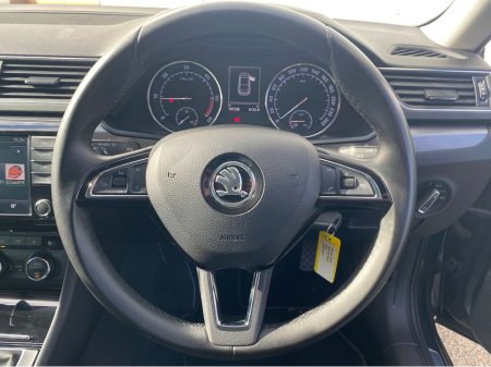 2016 Skoda Superb - thumbnail 8