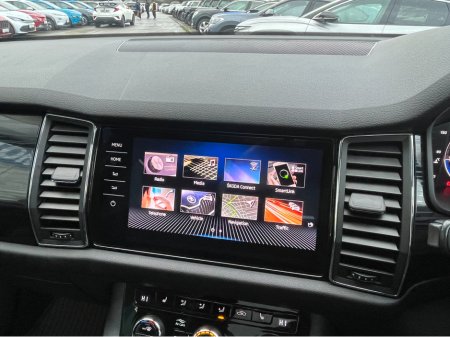 2020 Skoda Kodiaq 7 SEATER 4x4 STYLE AUTOMATIC 2.0 DIESEL //MASSIVE SPEC//CANTON SOUND SYSTEM//PANORAMIC GLASS ROOF//FULL LEATHER HEATED FRONT AND REAR SEATS// €36,950 thumbnail