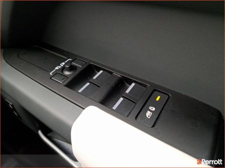 2025 Land Rover Defender 110 PHEV 300 As New €92,950 thumbnail