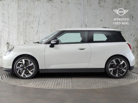 2025 MINI Hatch Cooper SE €33,900