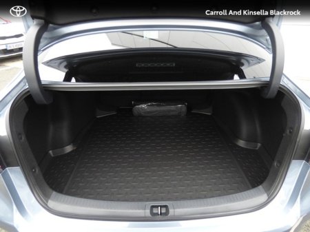 2023 Toyota Corolla Hybrid Luna Sport Saloon €28,950 thumbnail