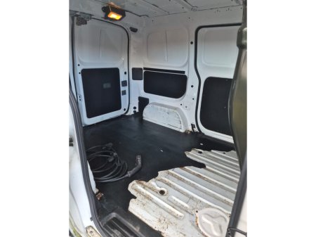 2021 Nissan NV200 - thumbnail 24