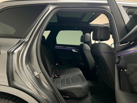 2025 Volkswagen Touareg - thumbnail 22