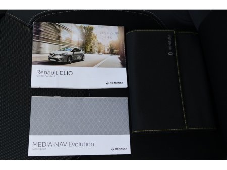 2017 Renault Clio - thumbnail 32