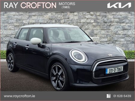 2022 MINI Hatch Cooper Exclusive €26,500 thumbnail