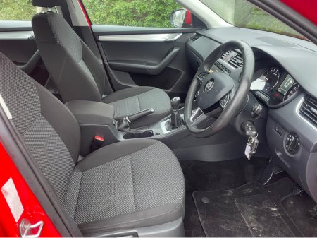 2016 Skoda Octavia AMBITION 1.6 TDI 90HP 4 4DR thumbnail