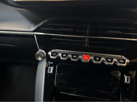 2023 Peugeot 2008 - thumbnail 14