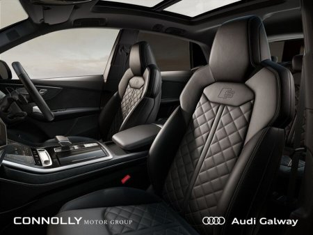 2026 Audi Q8 COMPETITION TFSI e QUATTRO A/T €127,750 thumbnail