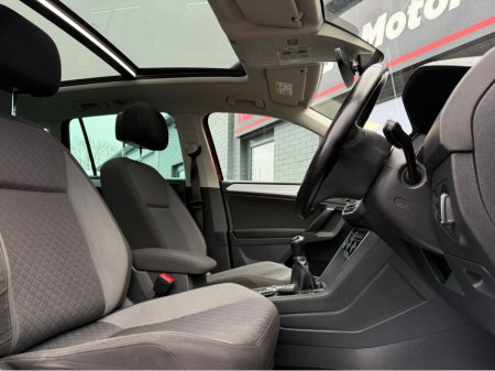 2017 Volkswagen Tiguan - thumbnail 8