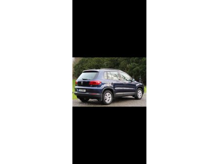 2011 Volkswagen Tiguan - thumbnail 2