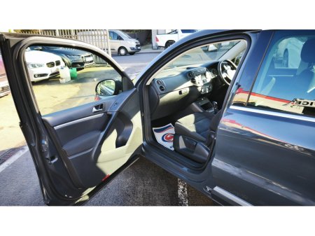 2015 Volkswagen Tiguan - thumbnail 15