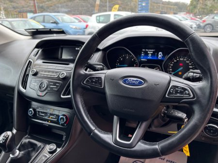 2017 Ford Focus - thumbnail 6
