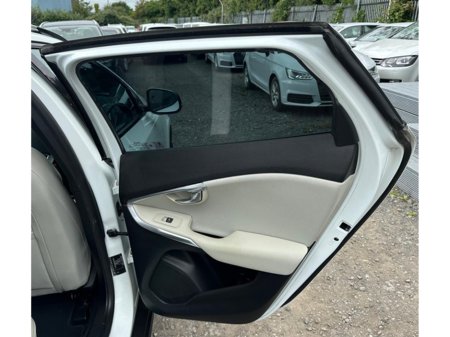 2015 Volvo V40 Cross Country D4 2.0L DIESEL AUTOMATIC(2293) €12,995 thumbnail