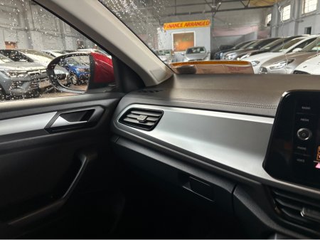 2024 Volkswagen T-Roc - thumbnail 13