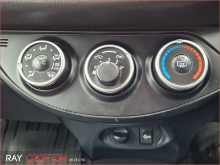 2019 Toyota Yaris - thumbnail 13