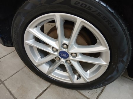 2016 Ford Focus - thumbnail 5