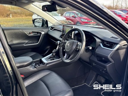 2022 Toyota Rav4 2.5 Hybrid Sol 2WD €35,900 thumbnail