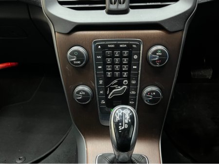 2018 Volvo V40 €16950! 2018 VOLVO V40 D4 NAVI ED 2.0 AUTOMATIC / REVERSE CAMERA / CRUISE CONTROL €16,950 thumbnail