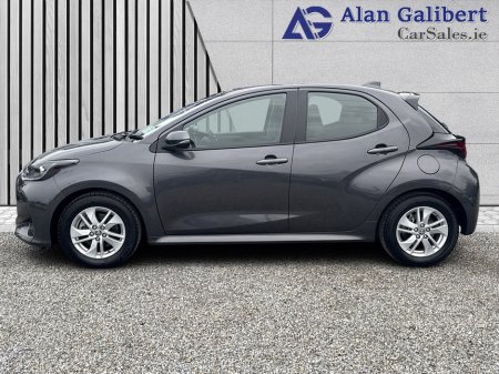 2023 Toyota Yaris 1.5 HYBRID LUNA  AUTO €18,995 thumbnail