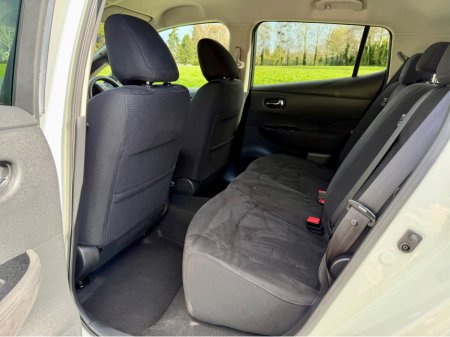 2015 Nissan Leaf - thumbnail 23