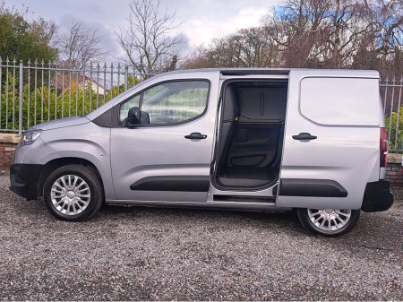 2022 Toyota Proace City Icon Model L1 1.5 Diesel SWB with 3 seats in front and double sliding doors. thumbnail