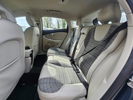 2019 Volvo V40 - thumbnail 18