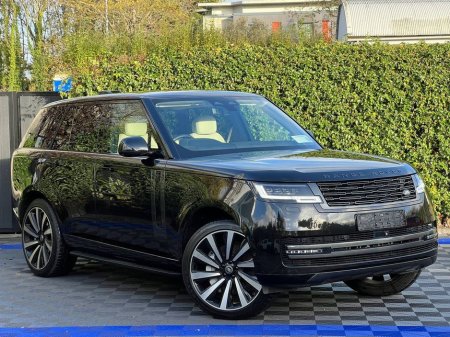 2025 Land Rover Range Rover P460e 3.0 HYBRID // PANORAMIC SUNROOF // MERIDIAN SOUND SYSTEM // ADAPTIVE AIR SUSPENSION // VARIOUS OFF-ROAD DRIVING MODES