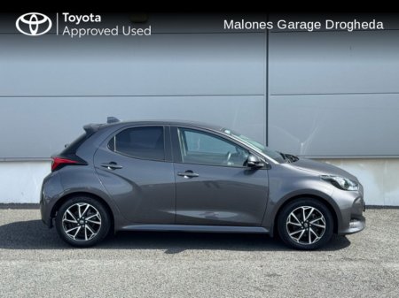 2022 Toyota Yaris 1.5 Hybrid Luna Sport Call Now : 041 980 2420 €23,950
