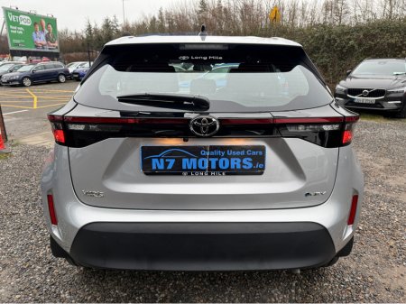 2025 Toyota Yaris Cross 1.5 LUNA AUTO €26,950 thumbnail