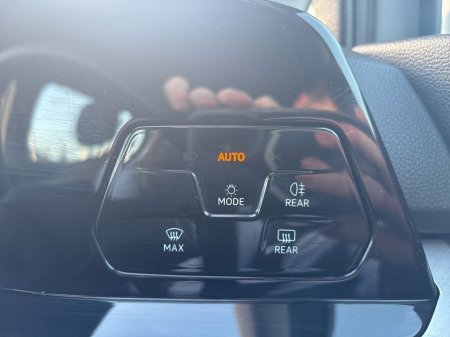 2024 Volkswagen Golf 1.0 TSI 110HP Life €24,975 thumbnail