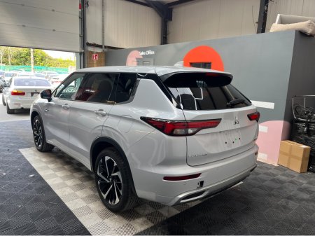 2024 Mitsubishi Outlander - photo 4