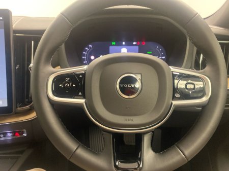 2026 Volvo XC60 - thumbnail 9