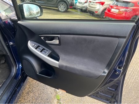 2015 Toyota Prius - thumbnail 13