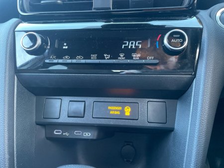 2025 Toyota Yaris Cross - thumbnail 10