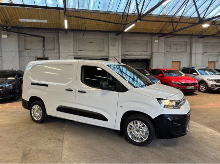 2024 Citroen Berlingo LX BLUEHDI 100 LWB Only 17000 kms THIS PRICE IS VAT INCLUSIVE Finance Available own this van from €90 per week €20,999 thumbnail