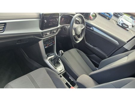 2022 Volkswagen T-Roc Life 2.0 TDI 116HP *PARKING SENSORS, BLUETOOTH, DUAL CLIMATE CONTROL* €28,995