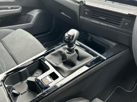 2026 Opel Astra HATCH-GS-1.2 130PS-PETRO thumbnail