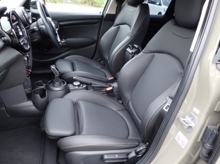 2019 MINI Cooper D 1.5 COOPER STEALTH SERIES 5DR AUTOMATIC €21,950 thumbnail