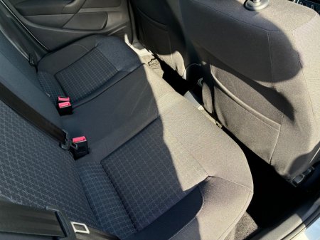 2015 Volkswagen Polo DBA-6RCJZ €12,500 thumbnail