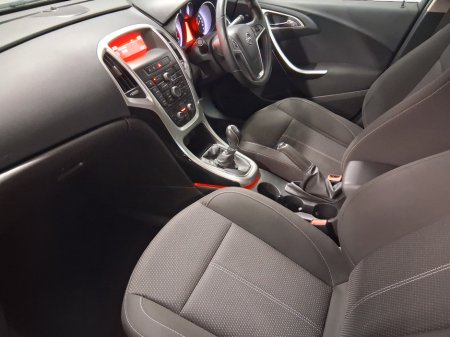 2014 Opel Astra - thumbnail 8