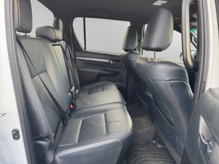 2025 Toyota Hilux *NO VAT* 2.8 INVINCIBLE  AUTO #332 €57,999 thumbnail