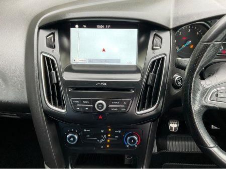 2017 Ford Focus - thumbnail 13