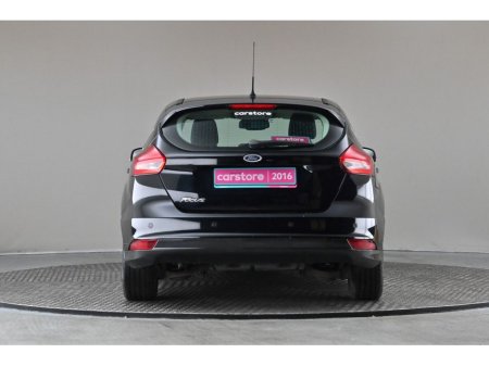 2016 Ford Focus - thumbnail 8